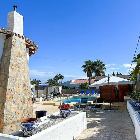 A020 - Acogedor Chalet Con Piscina Y Privacidad *