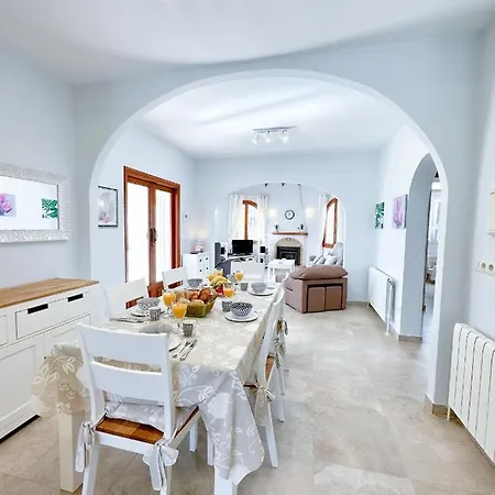 A020 - Acogedor Chalet Con Piscina Y Privacidad Calp