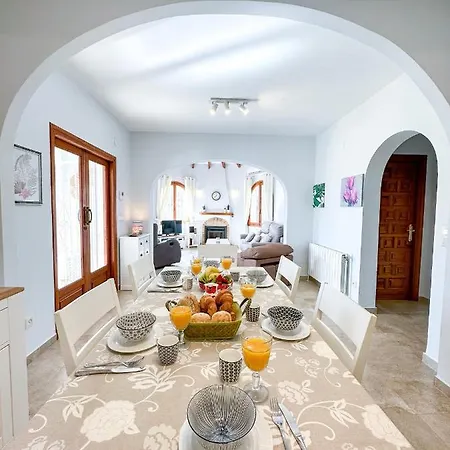 A020 - Acogedor Chalet Con Piscina Y Privacidad